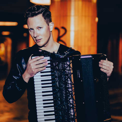 Theater Chur: Martynas Levickis – Magische Trickkiste Akkordeon